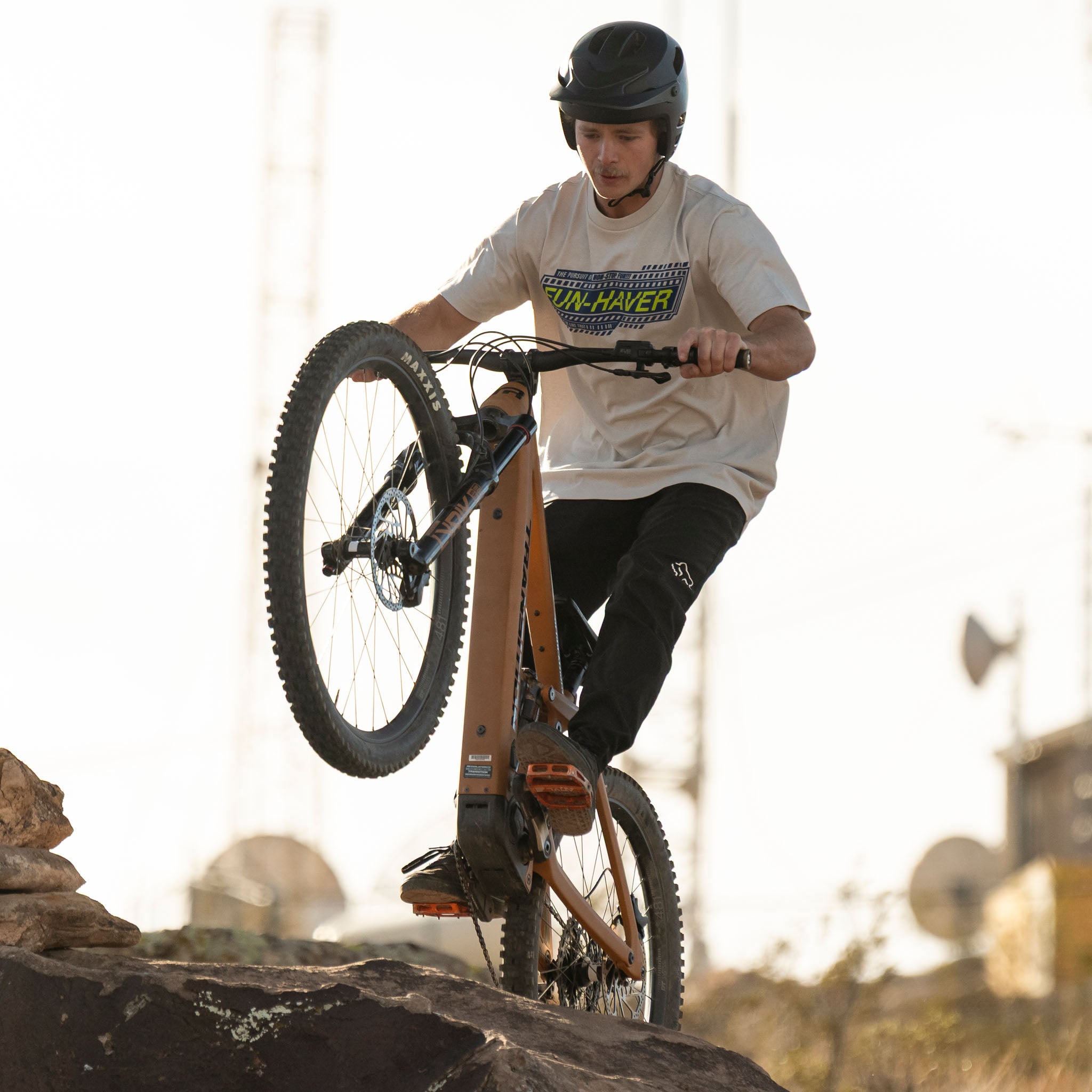 Rider wearing the Fun-Haver Pursuit T-Shirt in Pewter out in the desert in pursuit of fun on 2 wheels
